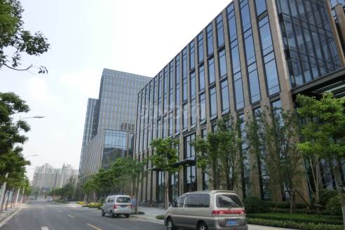 西子国际中心停车场